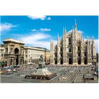 Milano_Piazza-del-Duomo italy.jpg